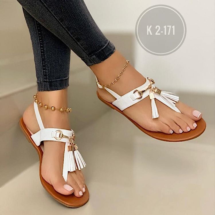 Flat Sandals With Toe Buckle